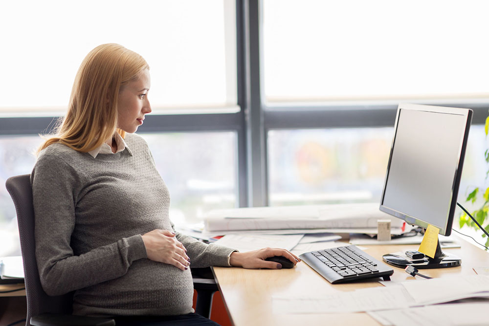 maternity leave meaning in English